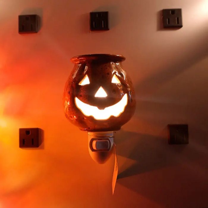 SU-039 New Holiday Edition Wax Melt Burner - Image 2